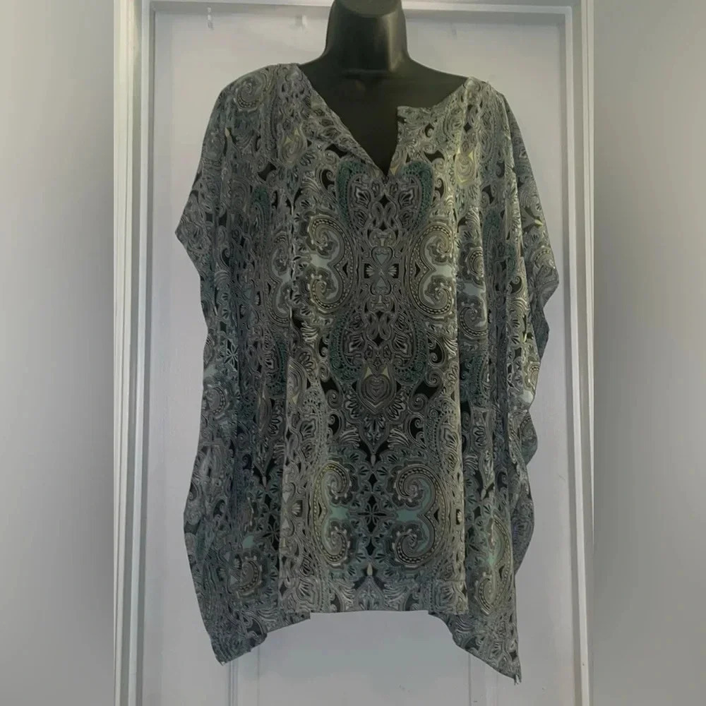 Liz Claiborne beautiful blouse